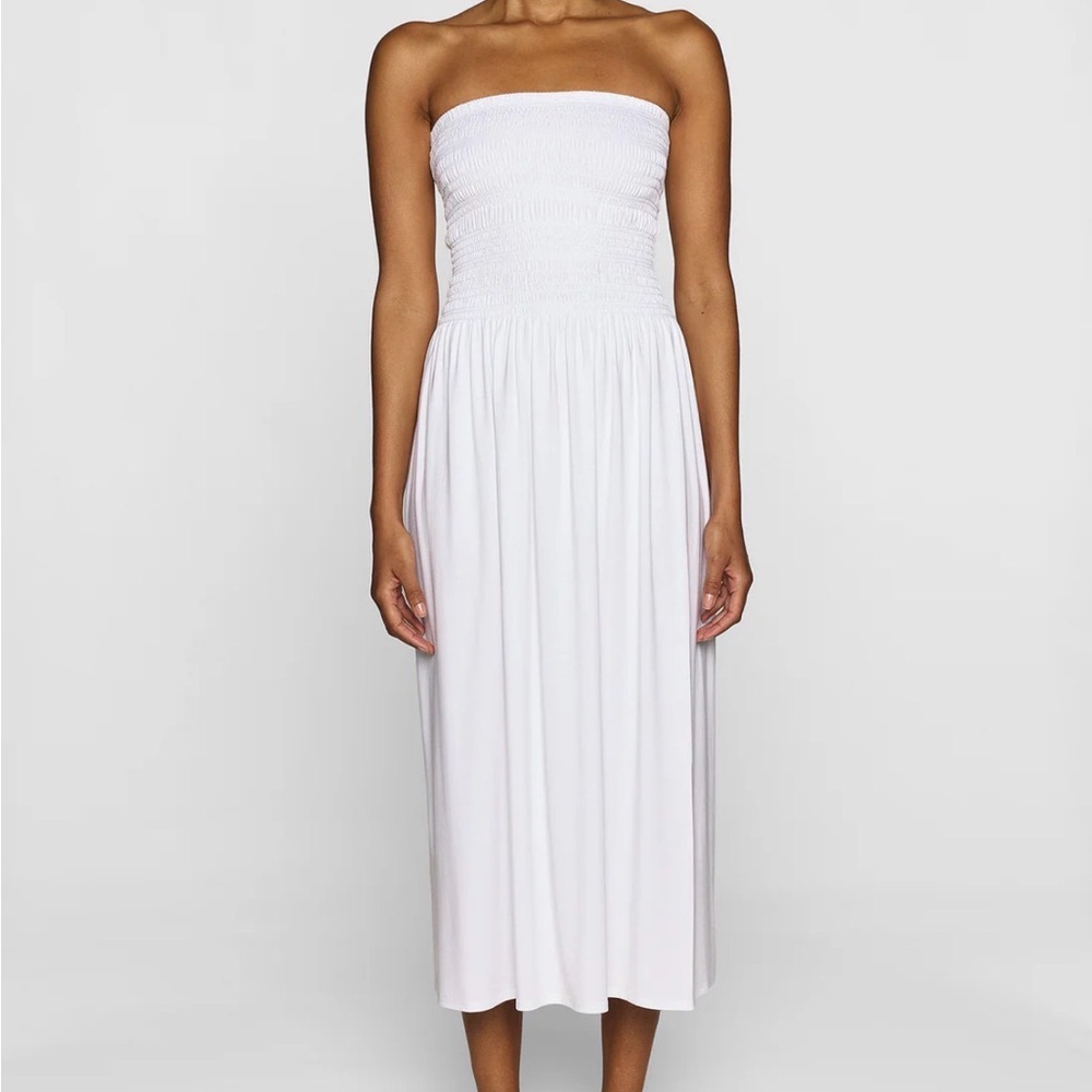 Elegant White Strapless Dress midi bleusalt